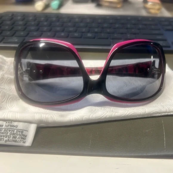 OAKLEY Script Sunglasses – Style 05963 – Women’s GUC - Picture 11 of 13